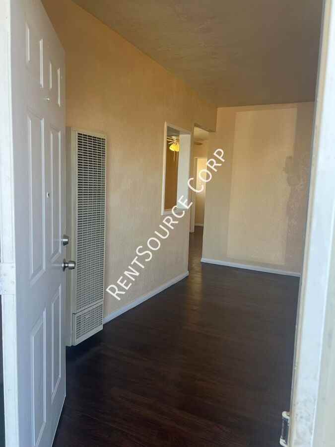 920 Flora St - Photo 4 of 30