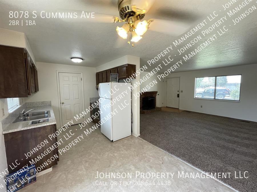 8078 S Cummins Ave - Photo 2 of 12