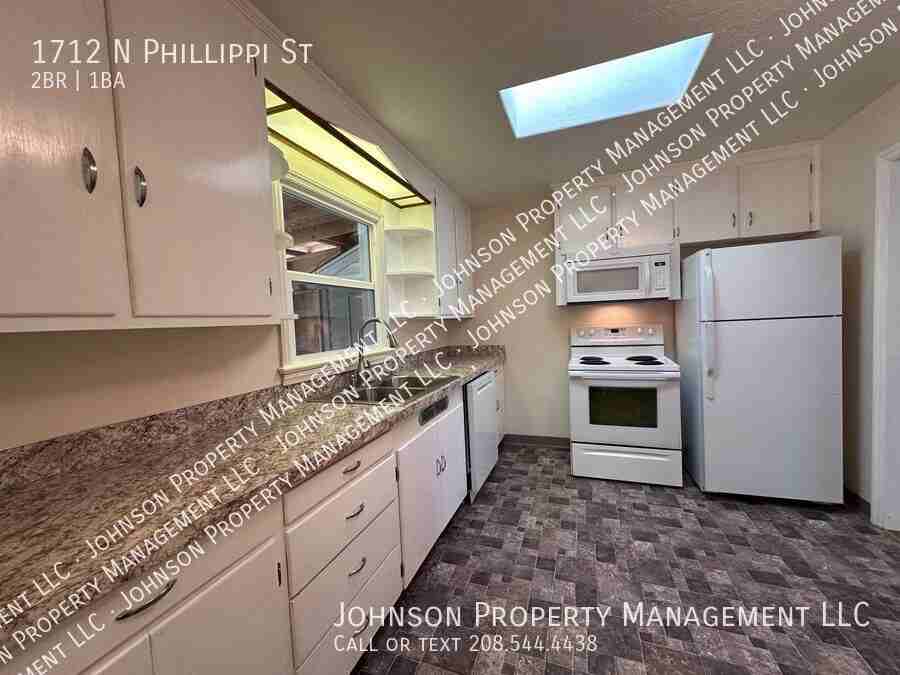 1712 N Phillippi St - Photo 2 of 17