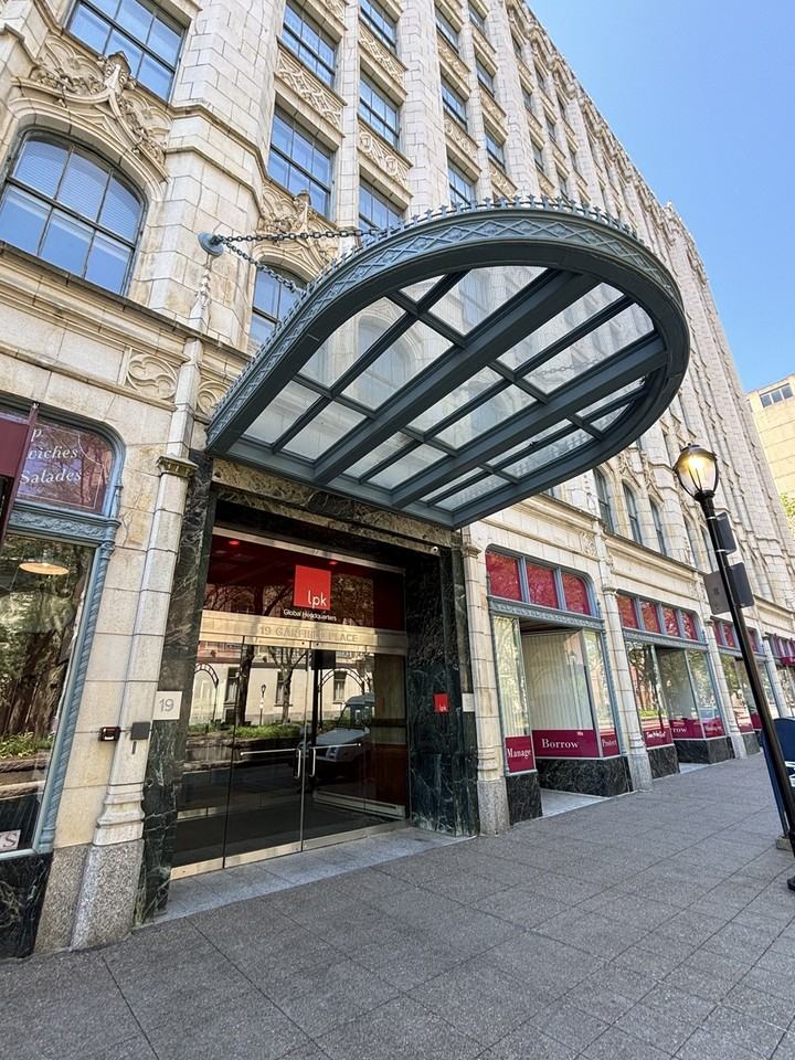 19 on The Park - Photo 3 of 6