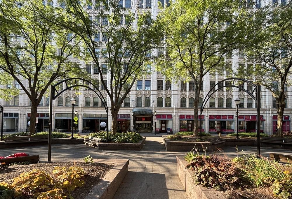 19 on The Park - Photo 4 of 6