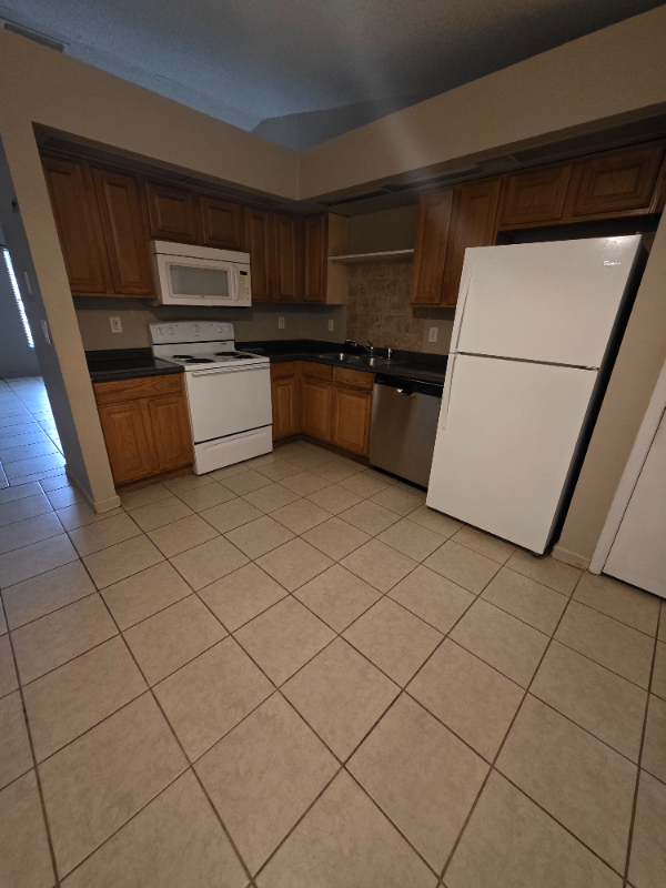 1711 Ridgewood Ln #B - Photo 5 of 13