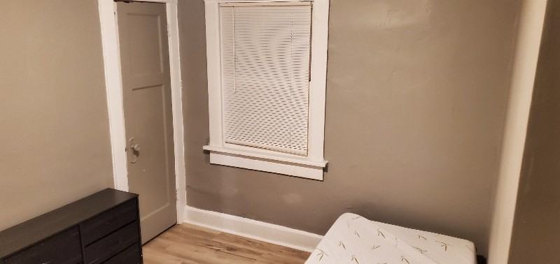 803 N Gettysburg Ave - Photo 2 of 3