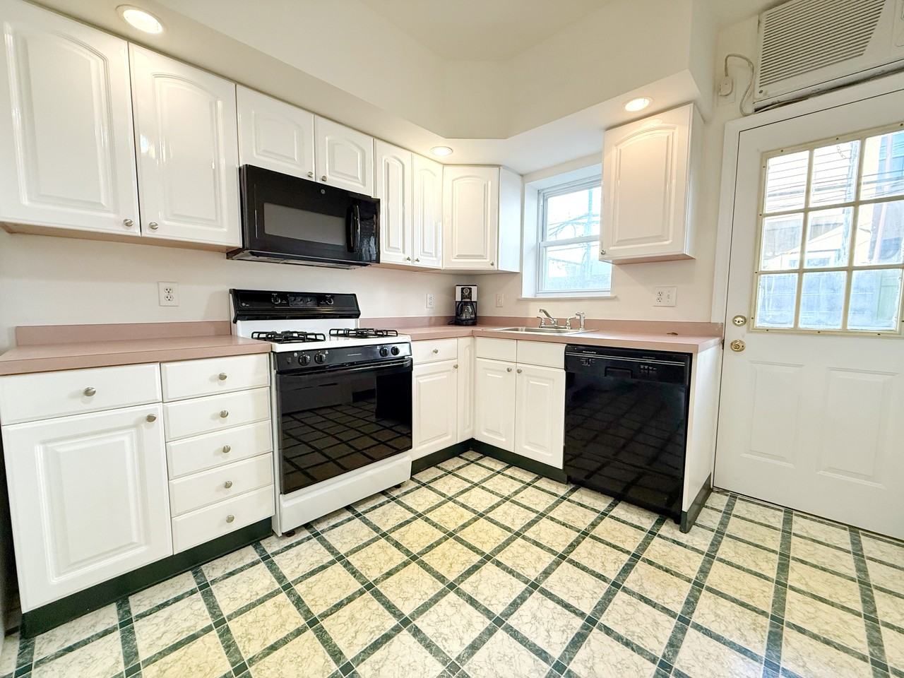 2635 South Bouvier Street #NA - Photo 4 of 31