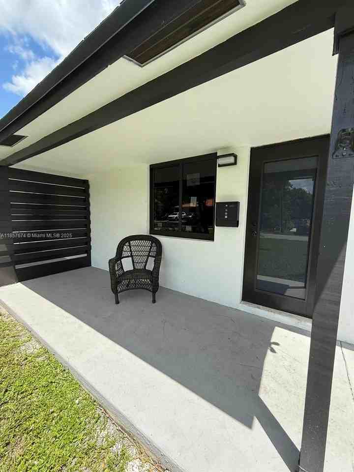 2927 Sw 19th St #1-2 - Photo 2 of 6