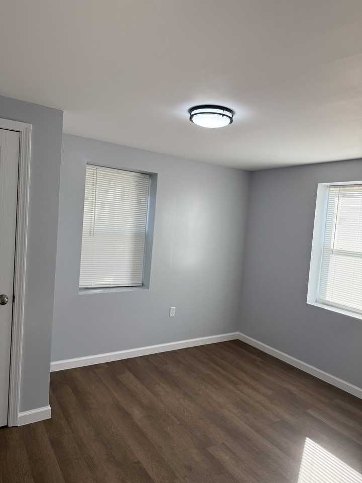 214 N Poplar St #NA - Photo 4 of 8