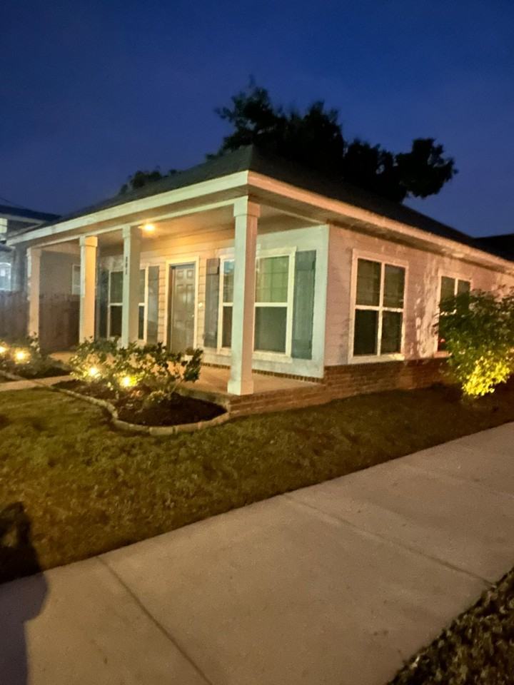 801 E Gonzalez St #NA - Photo 5 of 26