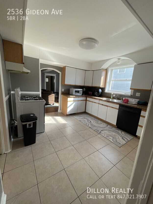 2536 Gideon Ave - Photo 4 of 11