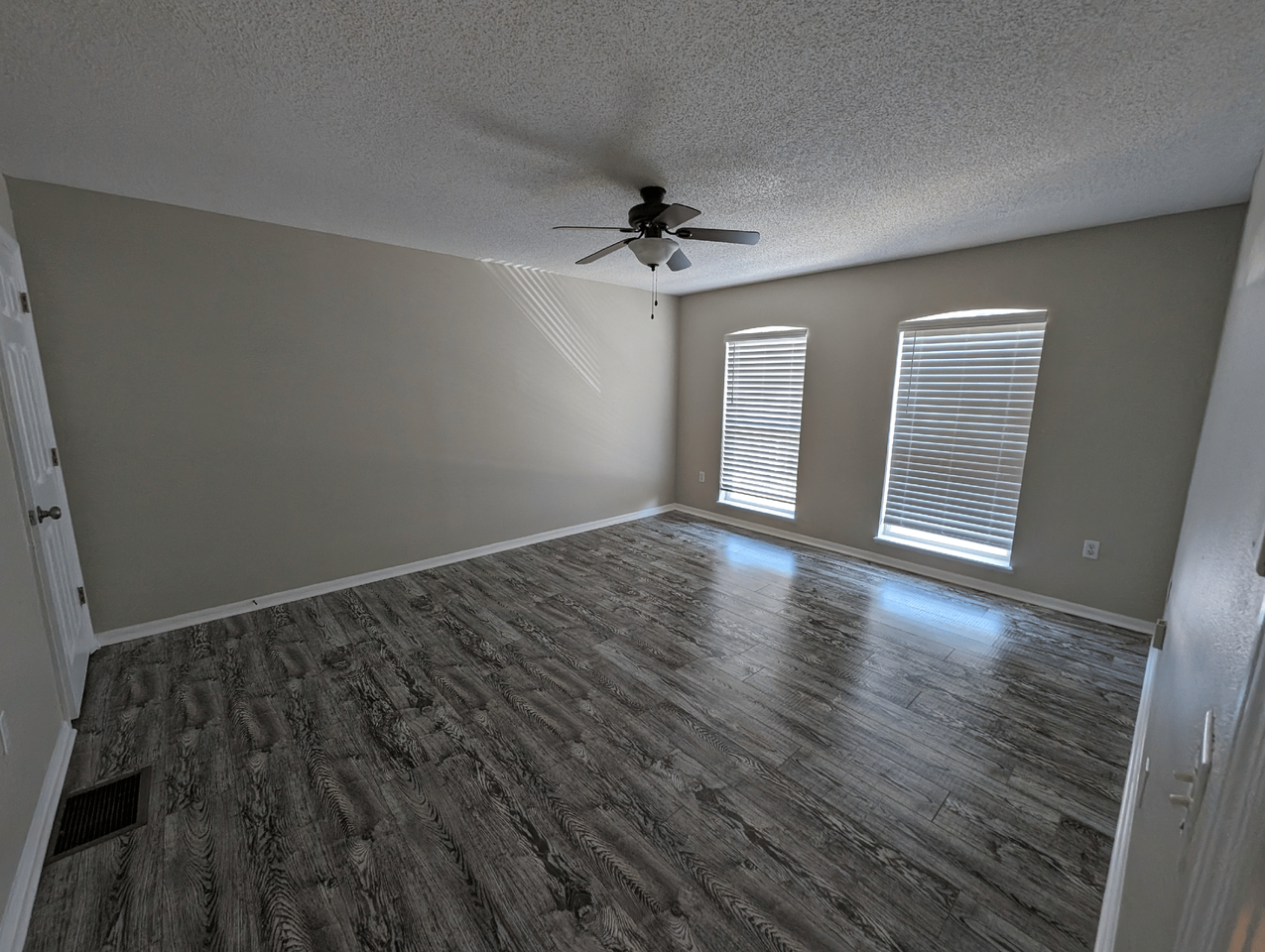 4630 Ashburn Square Drive - Photo 5 of 8