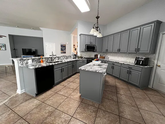 2834 Farmer Brown Ct - Photo 2 of 14