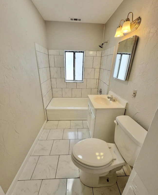 404 N Walnut St - Photo 2 of 3