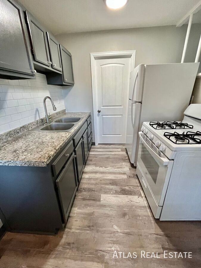 313 May Dr - Photo 3 of 8