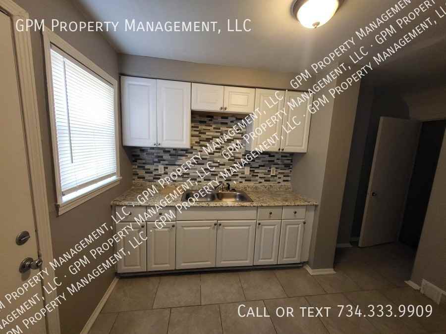 8670 Schaefer Hwy - Photo 3 of 11