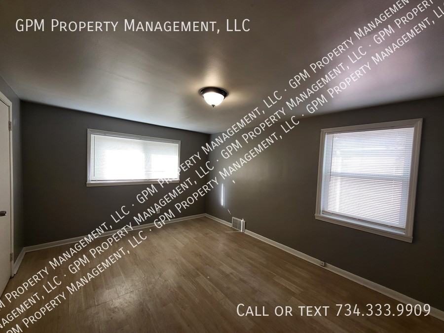 8670 Schaefer Hwy - Photo 7 of 11