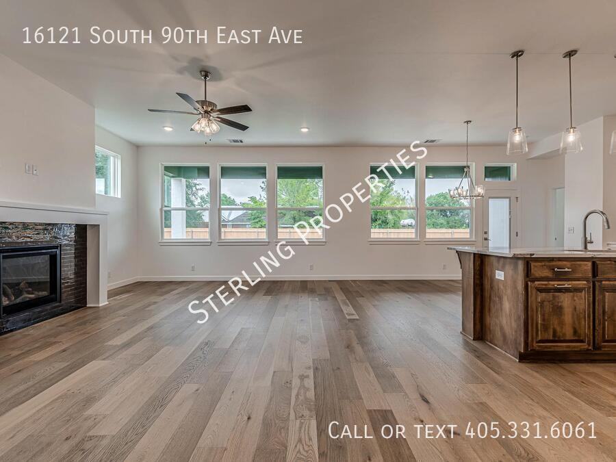 16121 S 90th East Ave - Photo 3 of 50