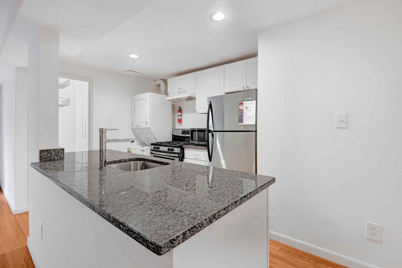 3204 Porter St Nw - Photo 6 of 13