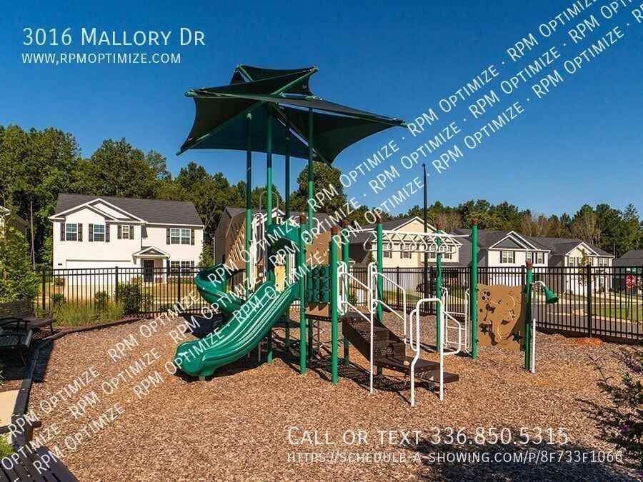 3016 Mallory Dr - Photo 2 of 50