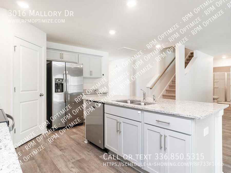 3016 Mallory Dr - Photo 3 of 50