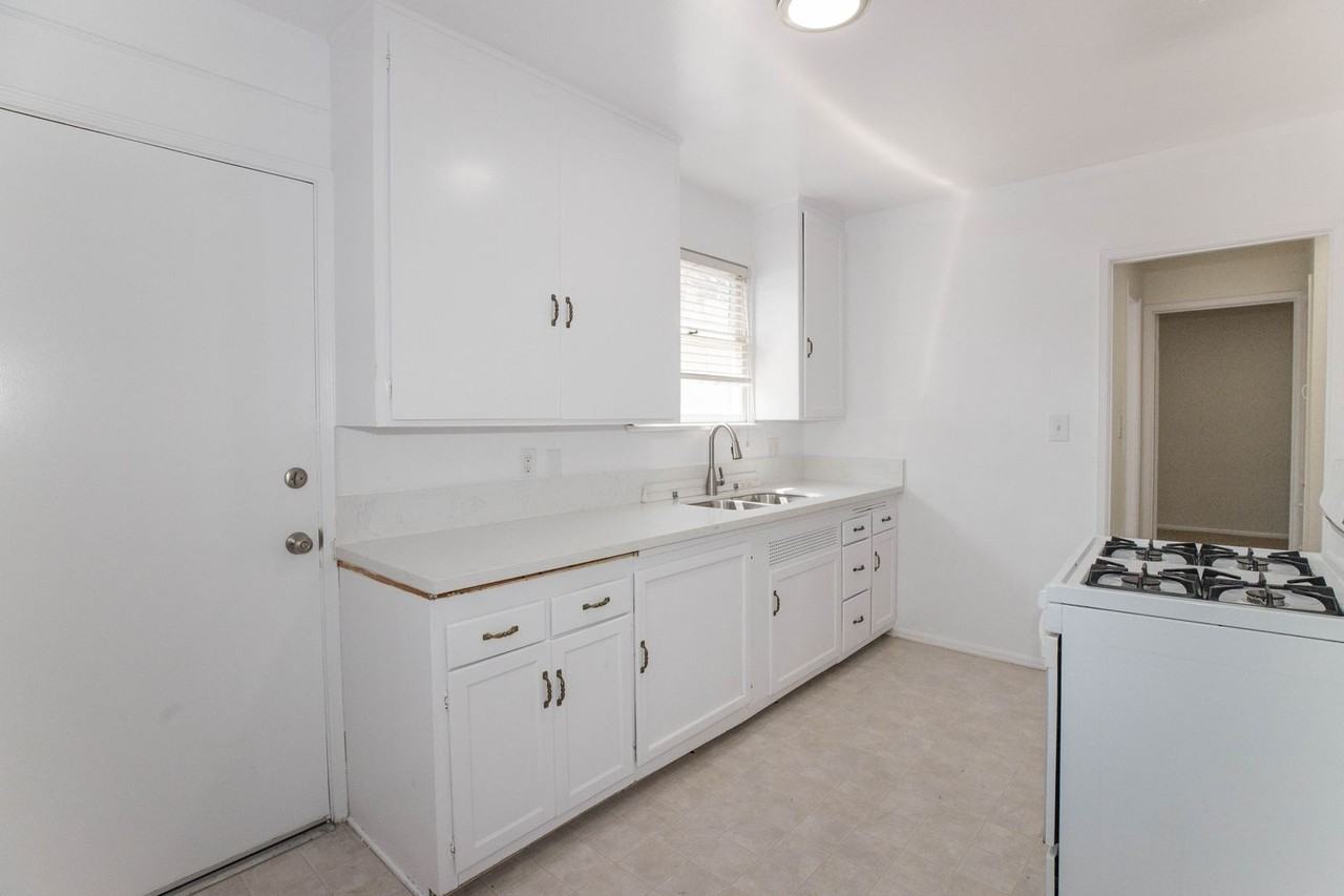 10900 Culver Blvd #5 - Photo 4 of 11