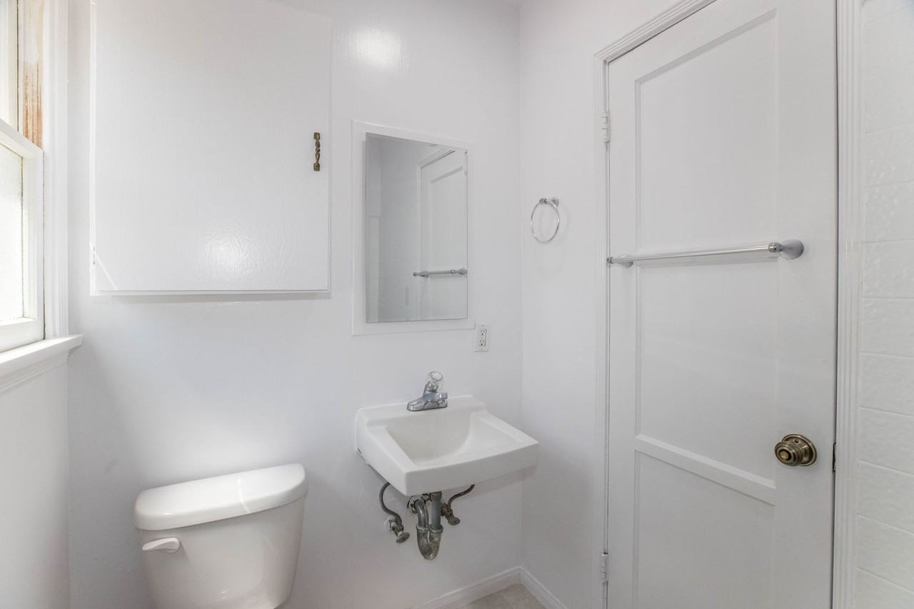 10900 Culver Blvd #5 - Photo 6 of 11