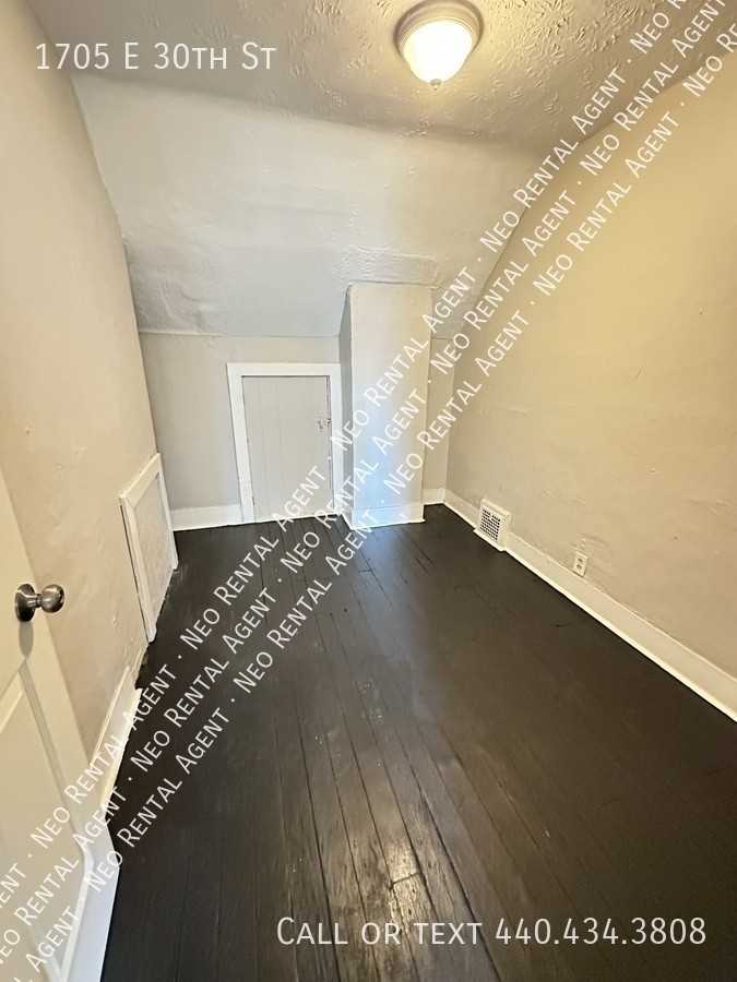 1705 East 30th Street - Photo 3 of 9