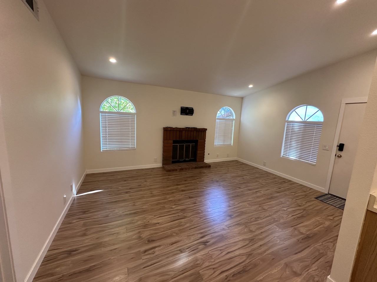 7130 Woodlake Ave - Photo 2 of 10