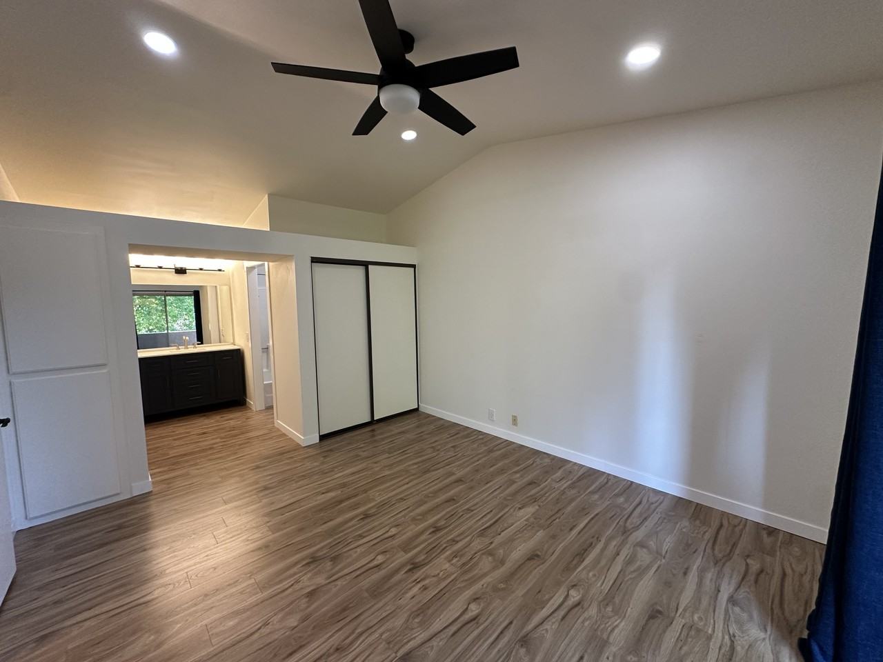 7130 Woodlake Ave - Photo 5 of 10