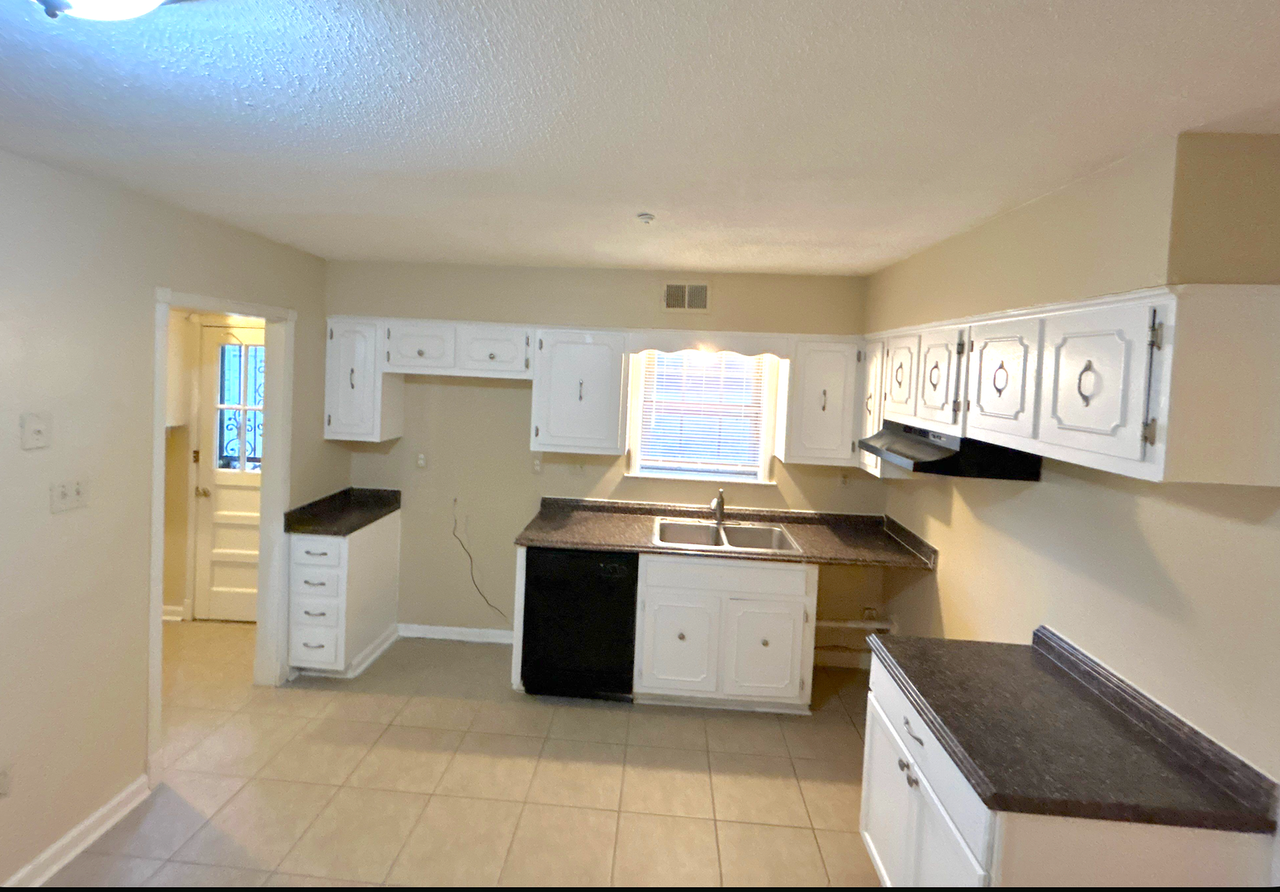 5300 Pipers Gap Drive - Photo 2 of 14