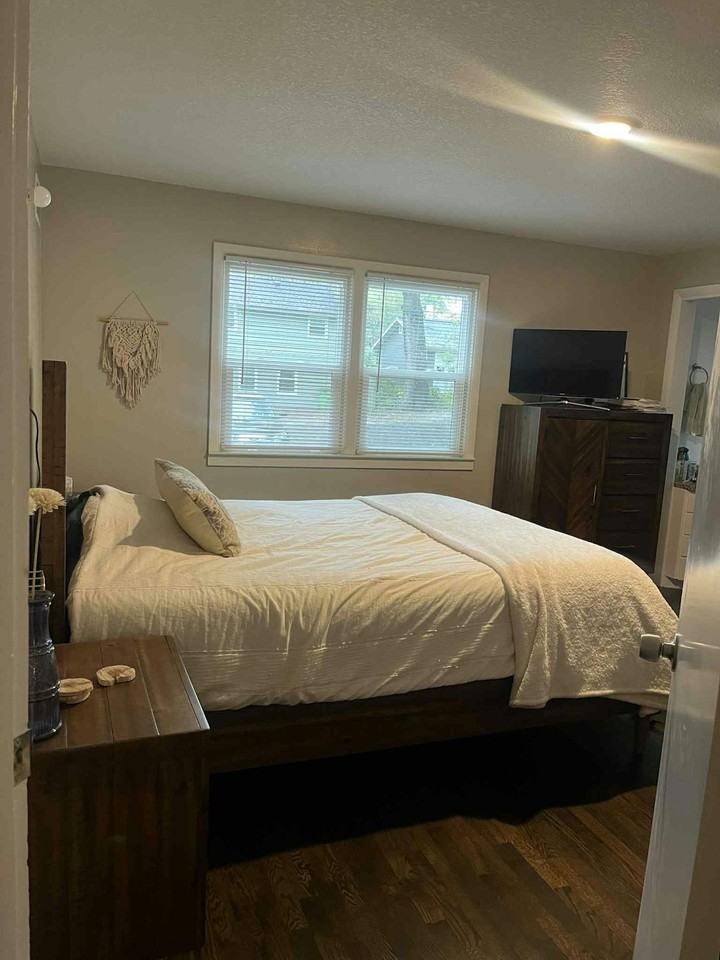 916 Grove Street, Unit A - Photo 3 of 10