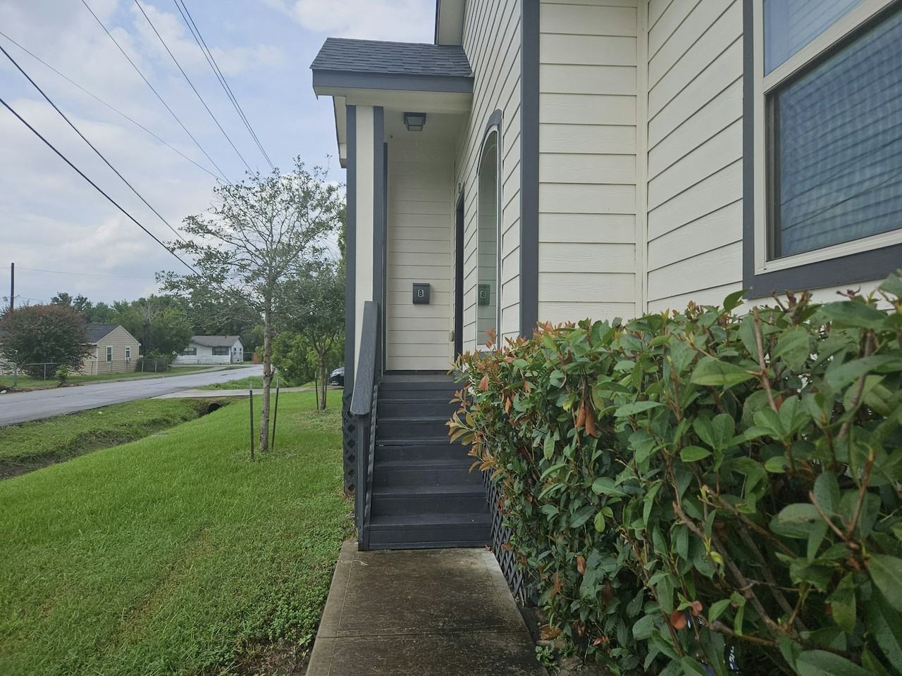 4801 Wenda Street, Unit B - Photo 3 of 28