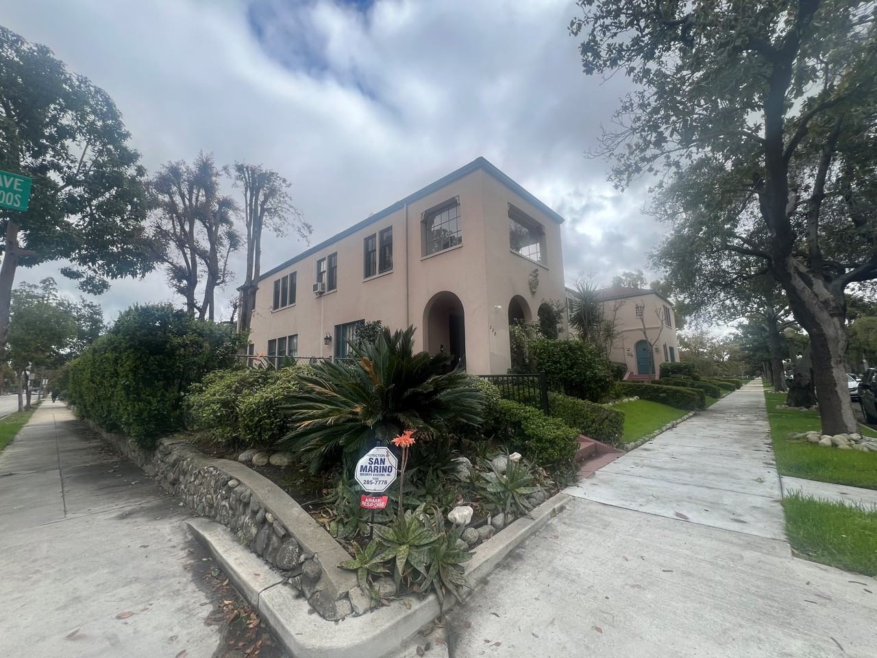 590-602 S. OAKLAND AVENUE (690) - Photo 2 of 11