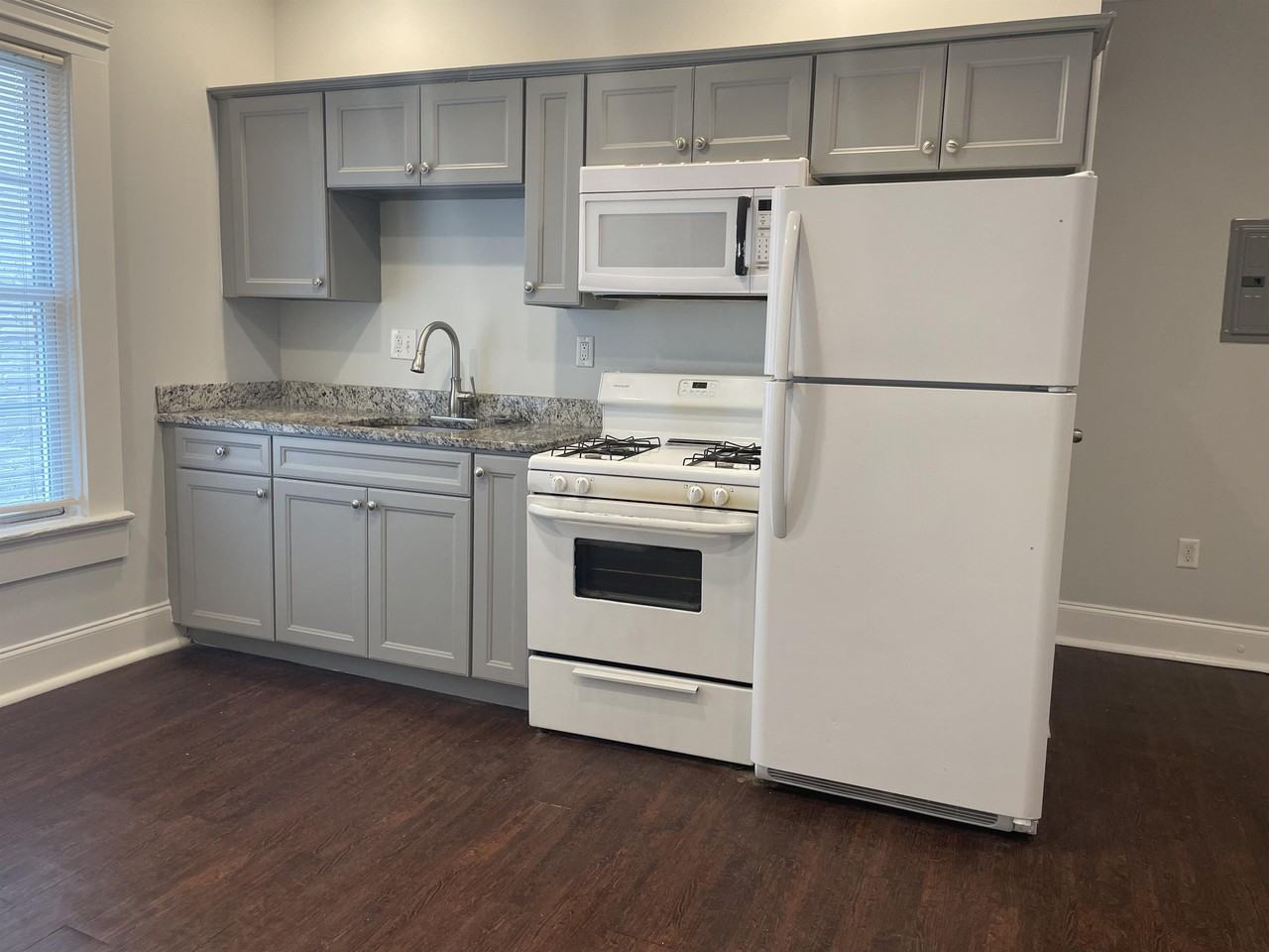 669 Boulevard - Photo 6 of 11