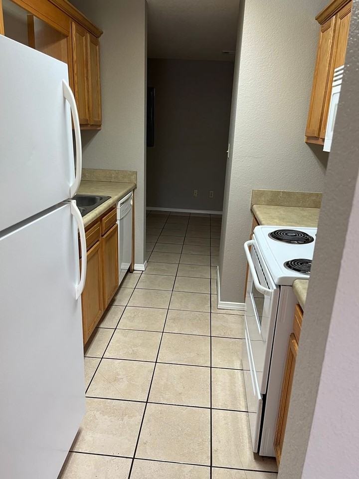 2 and 3 bedroom townhouses - Photo 2 of 18