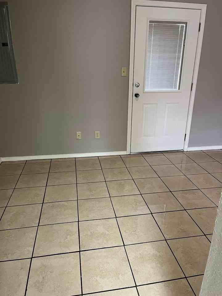 2 and 3 bedroom townhouses - Photo 3 of 18