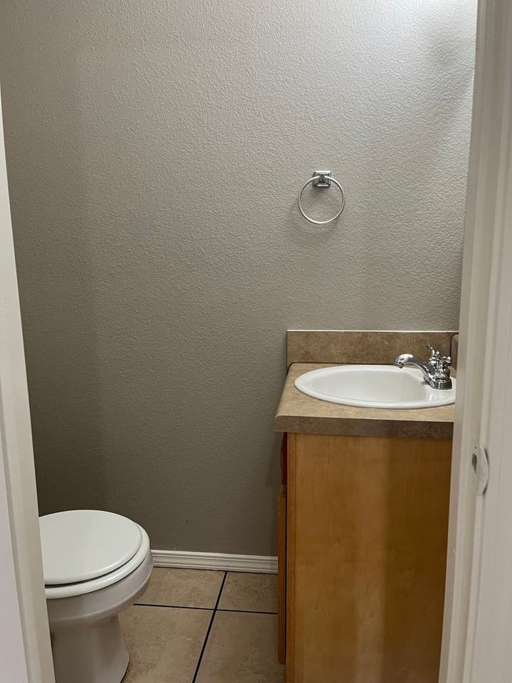 2 and 3 bedroom townhouses - Photo 4 of 18