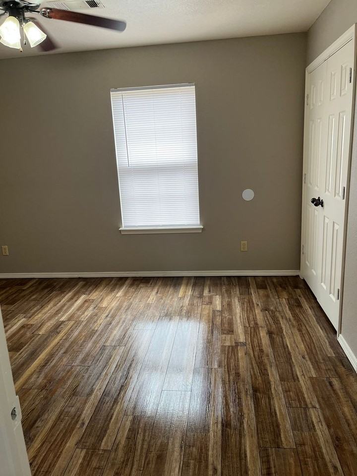2 and 3 bedroom townhouses - Photo 7 of 18