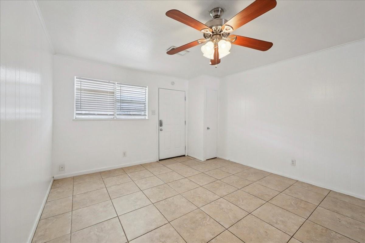 303 Hardy Ave - Photo 2 of 11