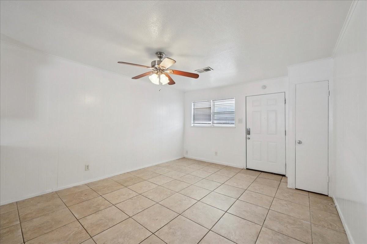 303 Hardy Ave - Photo 3 of 11