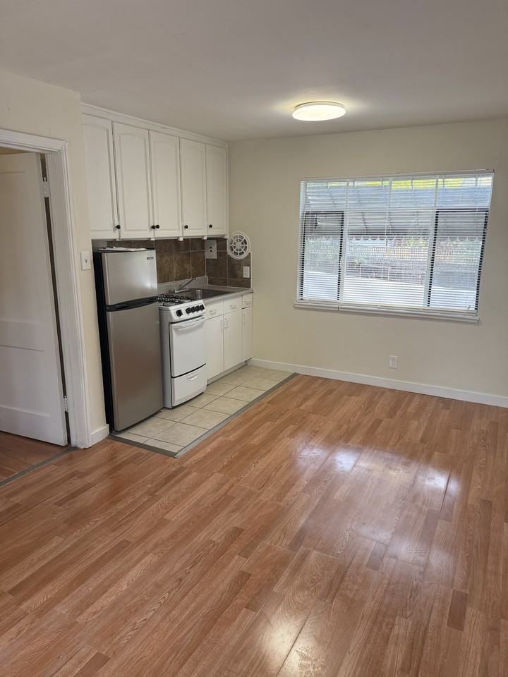 1585 Dudley Street - Photo 2 of 7