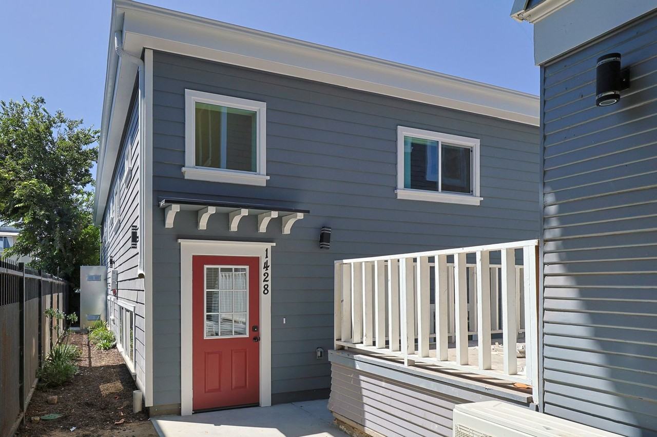 Pavo Apartments - Photo 4 of 44