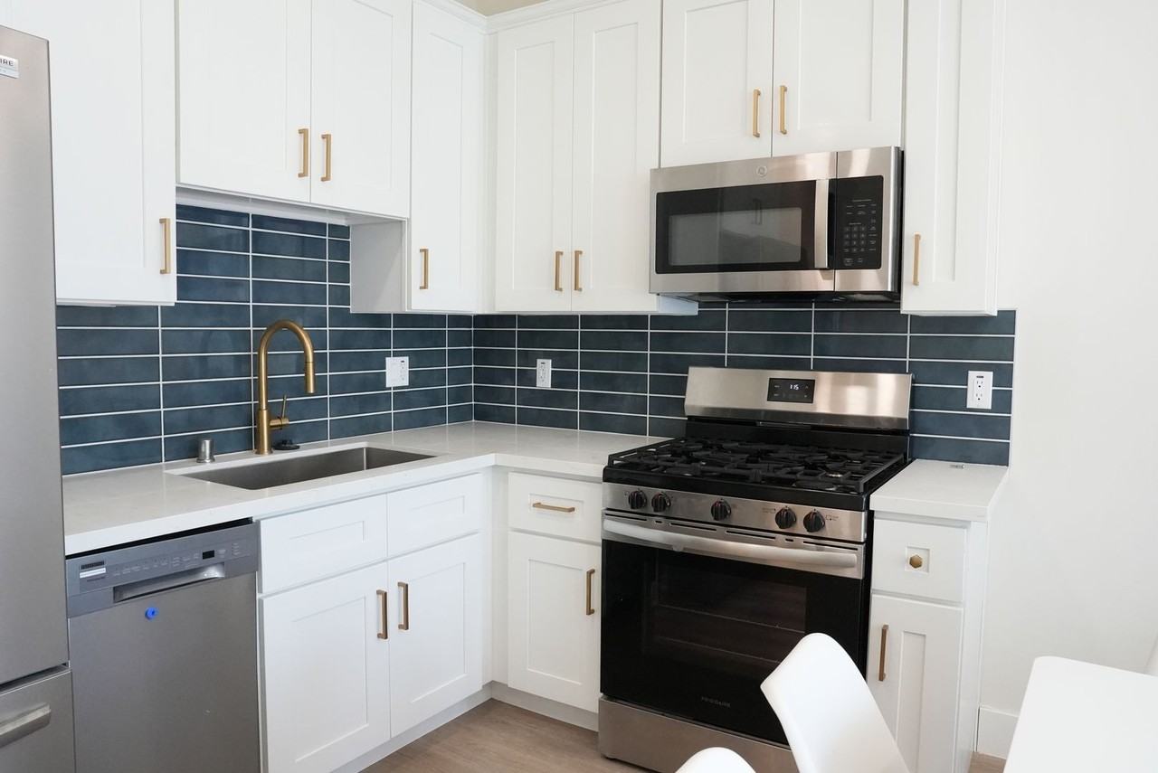 The Lyra Victorian Home on Menlo Avenue! - Photo 2 of 28