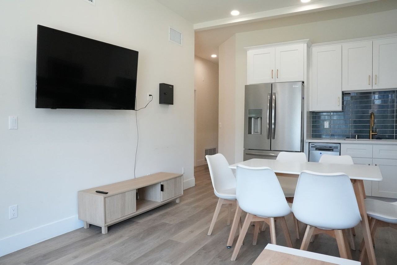 The Lyra Victorian Home on Menlo Avenue! - Photo 5 of 28