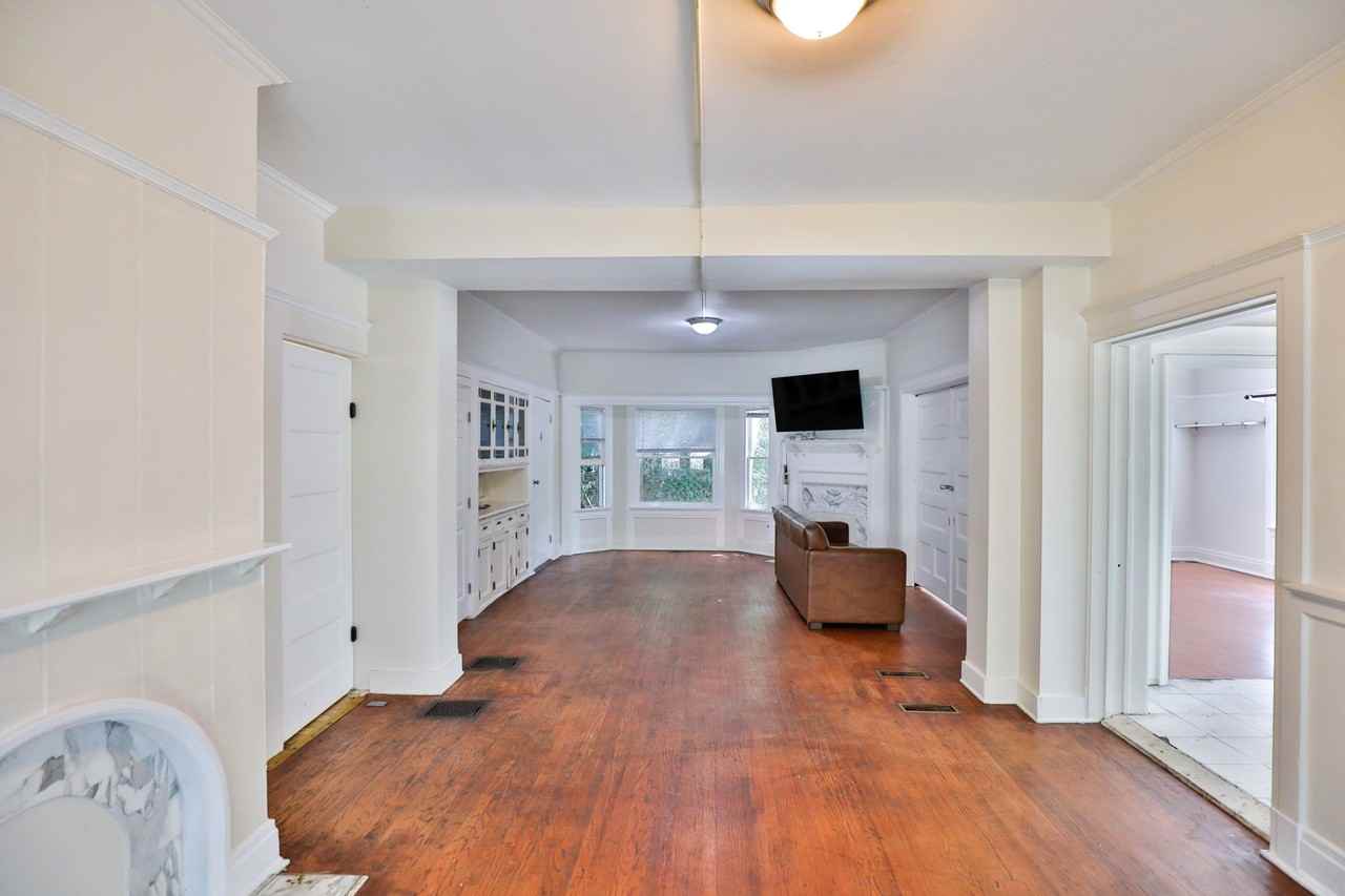 1179 W 28th St - Photo 5 of 21