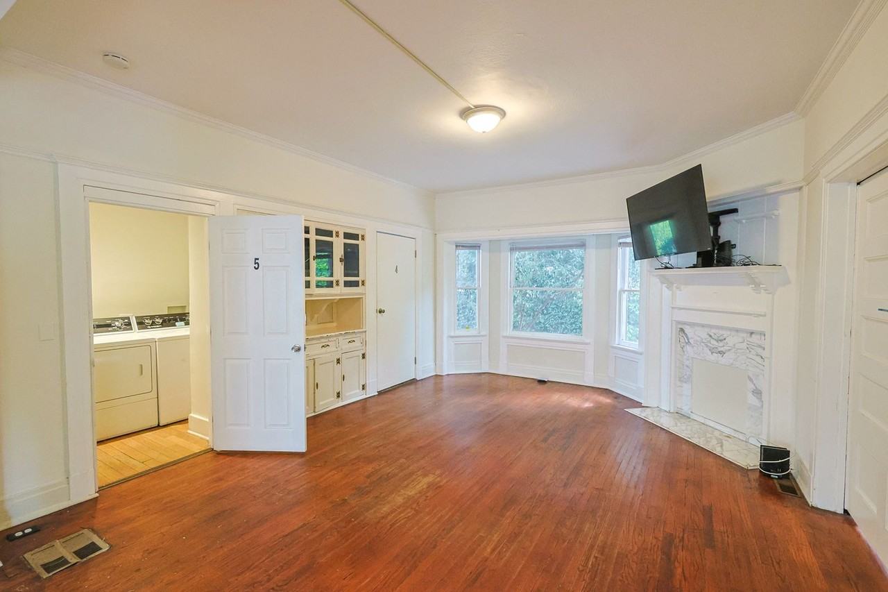 1179 W 28th St - Photo 6 of 21