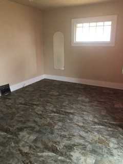 649 E Oregon St - Photo 4 of 20