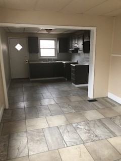 649 E Oregon St - Photo 7 of 20