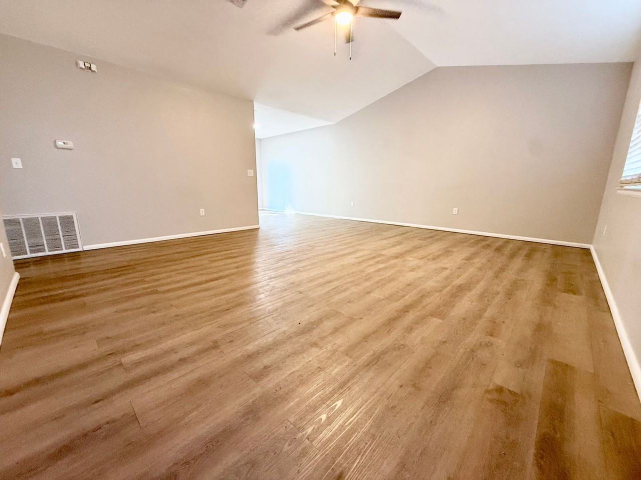 2607 Walker St - Photo 2 of 14