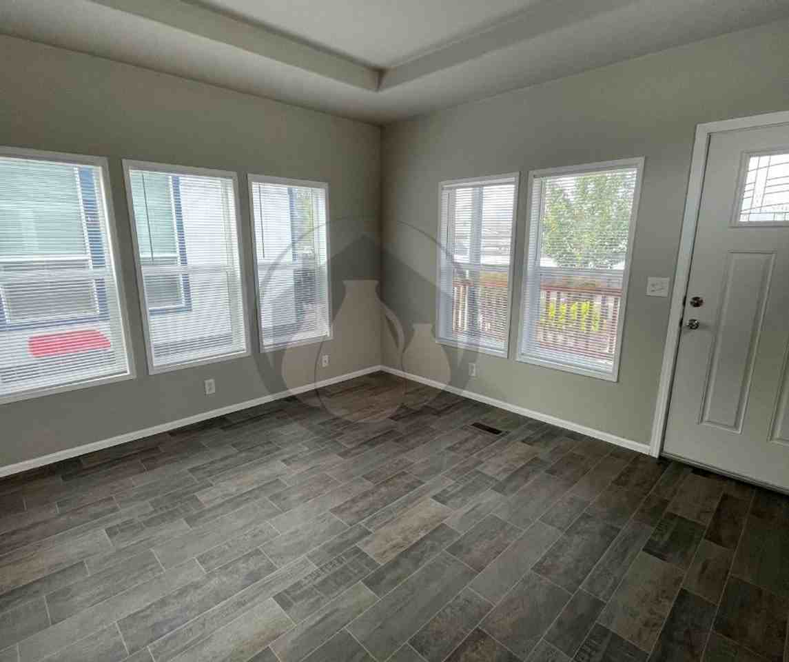 515 Se Sheridan Rd - Photo 3 of 7