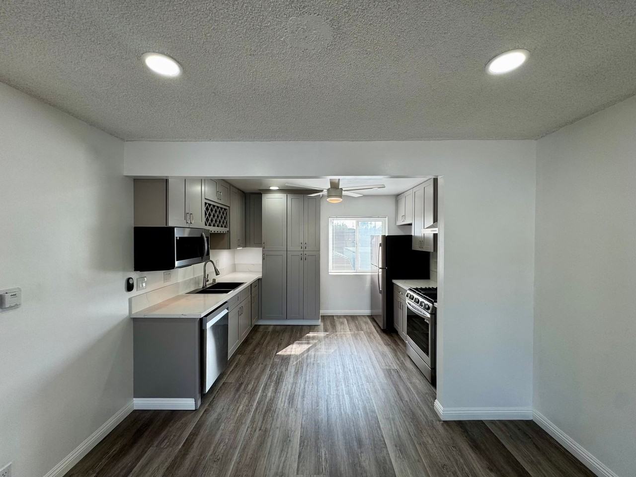 1027 Roswell Ave #4 - Photo 2 of 27