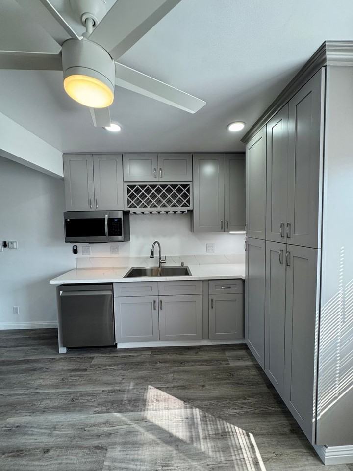 1027 Roswell Ave #4 - Photo 4 of 27